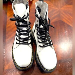 Dr. Martens Jadon